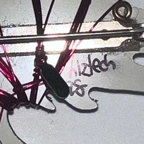 Vintage LIZTECH 1998 Cut Out Beaded Fish Silver Tone Brooch Pin - Picture 4 of 4